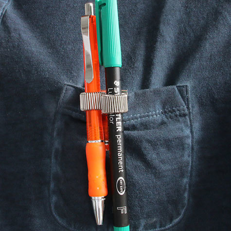 legatoria Portapenne metallo doppio con clip, 40x25mm NICHELATO, misure 40x25 mm, dotato di clip metallica flessibile da taschino.