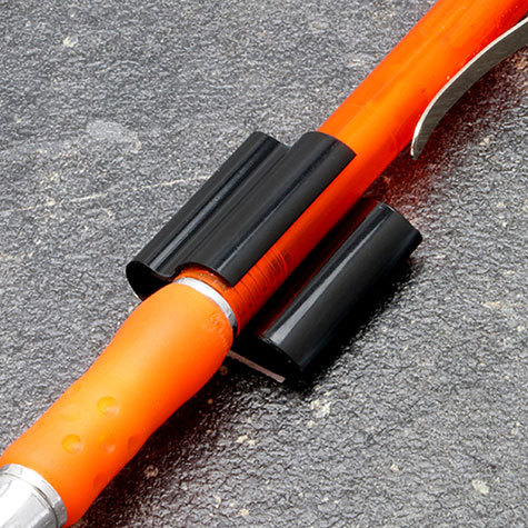 legatoria Portapenne autoadesivo in plastica, 25x25mm NERO, altezza 12mm.