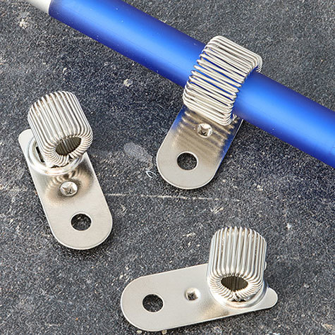 legatoria Portapenne rivettabile, metallo 32x13mm RUOTANTE NICHELATO, misure: 32x13 mm, con aggancio flessibile. Adatto a penne di tutte le misure.