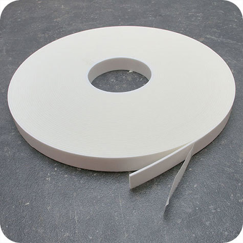 legatoria Nastro biadesivo in schiuma di polietilene, 30mm adesivo permanente da entrambi i lati, spessore 1mm, in rotolo da 50m.