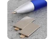 legatoria Calamita autoadesiva, 30x10mm Calamita rettangolare con rivestimento superficiale nichelato, spessore 1mm, piastre magnetiche al neodimio, calamita con grado magnetico N35. Forza di attrazione massima: 1200 grammi leg2875