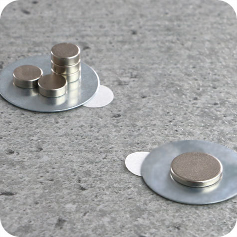 legatoria Dischi metallici autoadesivi, diametro 16mm ZINCATI. Da abbinare a calamite. ADESIVI. Spessore 0,3mm. Non adesivi. Ricettori di attrazione magnetica.