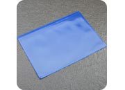 legatoria Busta magnetica, A6. Aperta su lato lungo BLU. 164x110/115mm. Con striscia magnetica posteriore 150x20mm. Lato superiore In PVC trasparente morbido da 250 micron. Lato inferiore in PVC blu da 300 micron leg2904
