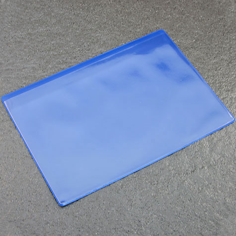 legatoria Busta magnetica, A5. Aperta sul lato lungo BLU. 225x152-160mm. Con striscia magnetica. Lato superiore In PVC trasparente morbido da 250 micron. Lato inferiore in PVC blu da 300 micron.