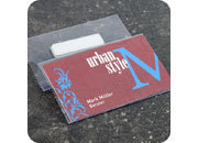 legatoria Porta badge magnetico, 58x90mm La busta portabadge resta adesa al capo di abbigliamento grazie alla piastrina magnetica collocata sul retro. Misure 90x58 mm, PVC rigido 350 mic, trasparente.