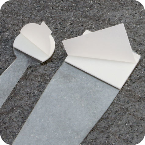 legatoria Supporto per cartelli Wobbler, 208mm TRASPARENTE, con due estremit autoadesive. Una 17x30mm e una diametro 18mm, entrambe in schiuma di polietilene (PE) con linguetta sulle estremit. molto tenace. In PVC rigido 380 micron.