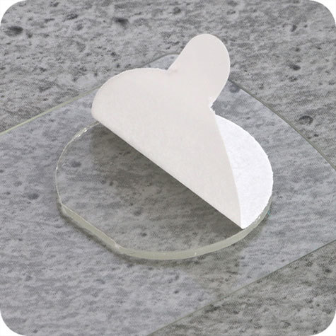 legatoria Supporto per cartelli Wobbler, 208mm TRASPARENTE. Lungo 208mm, con due estremit autoadesive, una 17x30mm e una di diametro 18mm.