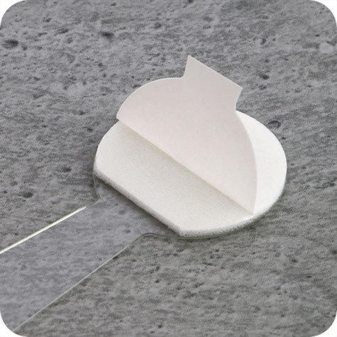 legatoria Supporto per cartelli Wobbler, 208mm TRASPARENTE. Lungo 208mm, con due estremit autoadesive, una 17x30mm e una di diametro 18mm.