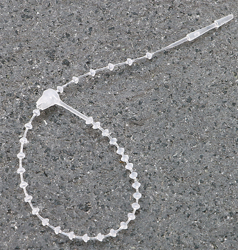 legatoria Fili di sicurezza REGOLABILI in polipropilene, 125mm TRASPARENTE, in polipropilene. Consentono di attaccare etichette e cartellini senza l�ausilio di pistola sparafili, sono rimovibili solo strappandoli. Diametro palline 1,7mm.