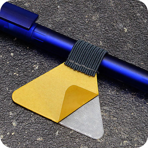 legatoria Portapenne grosse, autoadesivo elastico, ANTRACITE Per penne grosse (circonferenza 3-4cm). Dimensioni lembo adesivo: 45x30mm..