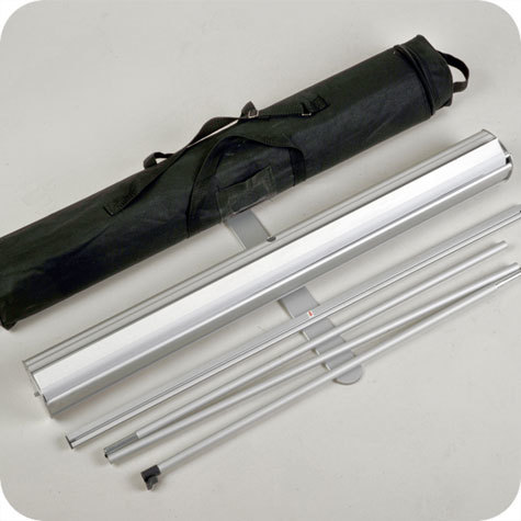 legatoria Roll-Up pubblicitario CLASSIC, 850 x 2000 mm In alluminio ARGENTO, classic design Dimensione visibile 850 x 2000 mm. Con asta telescopica pieghevole. Inclusa borsa per trasporto Un piede estensibile in alluminio. Peso netto: 3,3 kg Peso lordo: 3,5 kg.