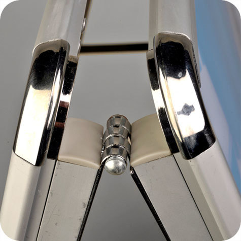 legatoria Porta manifesti da pavimento, A1 Formato A1 (594x841 mm). Formato esterno 575x820mm. Doppia facciata. Profilo in alluminio spessore 32mm. Angoli arrotondati.