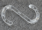 legatoria Gancio in plastica a S 55mm TRASPARENTE. Spessore 4mm. Apertura del gancio: 15mm.