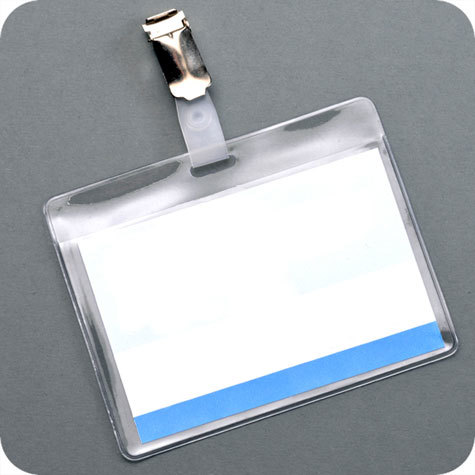 legatoria Portatesserino, 95x65mm TRASPARENTE, aperta sul lato lungo, con lato sporgente di 12mm, in PVC morbido da 180 micron, con foro europeo e clip superiore, formato 95x65mm, (65x95mm).