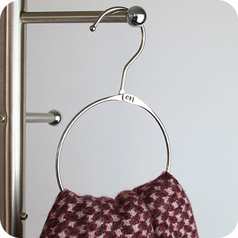 legatoria Anello apribile appendibile NICHELATO 90mm NICHELATO. Con gancio per appensione. Diametro interno: 90mm. Spessore: 4mm.