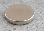 legatoria Calamita diametro 12mm spessore 1mm Calamita cilindrica spessore 1mm, dischi magnetici al neodimio, grado magnetico N35 forza di attrazione massima: 500g LEG2564