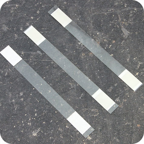 legatoria Supporto per cartelli Wobbler, 150x15mm TRASPARENTE, con due estremit autoadesive permanenti. In polietilene 280 micron.