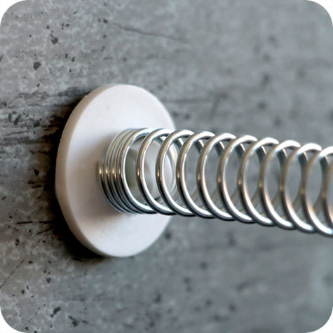 legatoria Supporto a molla per cartelli Wobbler, 80mm BIANCO, in plastica, lunghezza 30mm. Con due estremit autoadesive in schiuma di polietilene molto tenace.