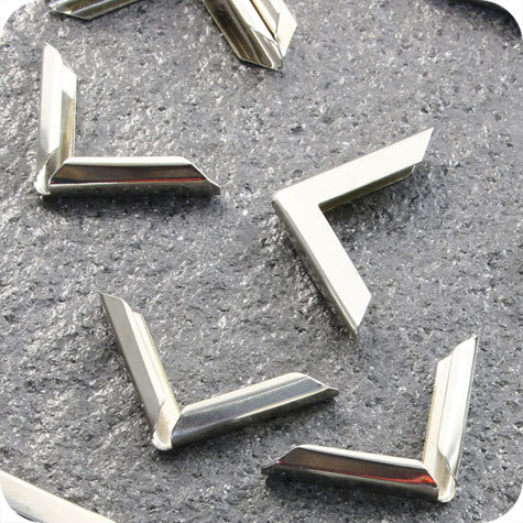legatoria Angolino metallico bianco 22mm per lato, protegge copertine spesse fino a 3.5mm.
