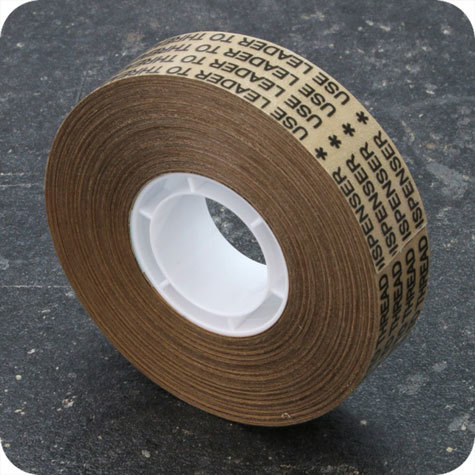 legatoria Nastro biadesivo. 19 mm. Permanente ULTRA per pistola applicatrice Scotch ATG applicator 700, in rotolo da 16,5 metri. Larghezza 19 mm. Spessore adesivo 0,11 mm. Prodotto alternativo al 3M 969.