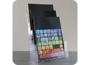 legatoria Porta opuscoli formato A4 TRASPARENTE, 3 scomparti. Dimensioni 234x158x318mm a disposizione verticale, con due fori per appensione. In polistirene da 2mm leg2688