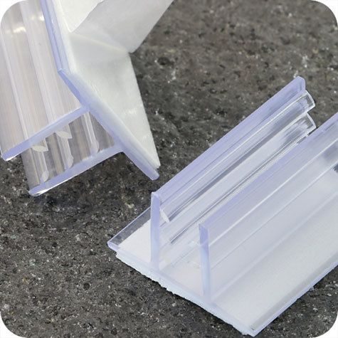 legatoria Porta cartellino autoadesivo 25x19mm TRASPARENTE, angolo di 90 gradi. Con base autoadesiva in schiuma di polietilene.