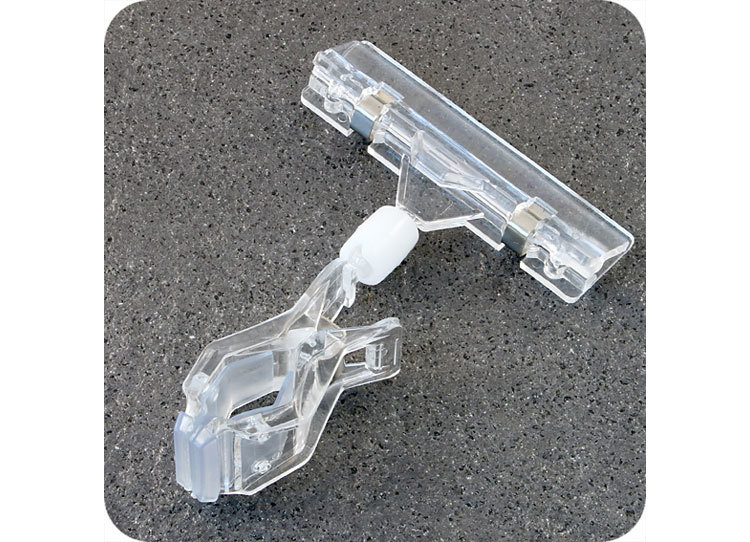 legatoria Doppia molletta GRANDE-PortacartellinoGRANDE altezza 110mm TRASPARENTE in policarbonato. Composta da 2 mollette, 1 GRANDE (58x25mm) e 1 PORTACARTELLINO (80x15mm) collegate da  giunto a sfera. Altezza totale 110mm leg2696