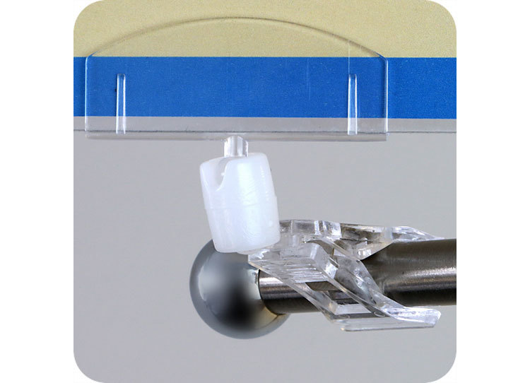 legatoria Doppia molletta Piccola-Portacartellino altezza 85mm TRASPARENTE in policarbonato. Composta da 2 mollette, 1 PICCOLA (38x21mm) e 1 PORTACARTELLINO (50x15mm) collegate da giunto a sfera. Altezza totale 78mm.