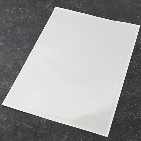 legatoria Busta autoadesiva A4 apertura L Formato A4 (210x297mm) in vinile trasparente, adesivo removibile, apertura a L (elle), in PVC rigido da 140 micron. Rapido inserimento del cartello grazie all'apertura sul lato lungo e corto. Chiusura con angolo 75x75mm*.