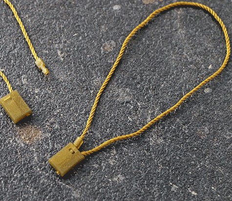 legatoria Filo sicurezza cotone. 120mm DORATO, con box di fissaggio ad aggancio rapido, lunghezza aperto 12cm, lunghezza chiusa 6cm. Consentono di attaccare etichette e cartellini senza lausilio di pistola sparafili, sono rimovibili solo strappandoli*.