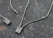 legatoria Filo sicurezza cotone. 120mm ARGENTO, con box di fissaggio ad aggancio rapido, lunghezza aperto 12cm, lunghezza chiusa 6cm. Consentono di attaccare etichette e cartellini senza lausilio di pistola sparafili, sono rimovibili solo strappandoli*.