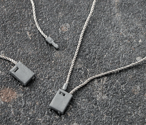 legatoria Filo sicurezza cotone. 120mm ARGENTO, con box di fissaggio ad aggancio rapido, lunghezza aperto 12cm, lunghezza chiusa 6cm. Consentono di attaccare etichette e cartellini senza l�ausilio di pistola sparafili, sono rimovibili solo strappandoli*.