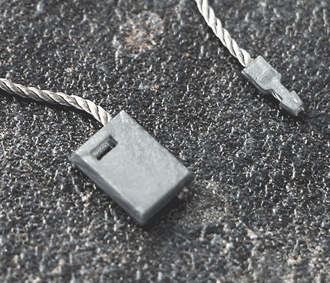 legatoria Filo sicurezza cotone. 200mm ARGENTO, con box di fissaggio ad aggancio rapido, lunghezza aperto 20cm, lunghezza chiusa 10cm. Consentono di attaccare etichette e cartellini senza lausilio di pistola sparafili, sono rimovibili solo strappandoli*.