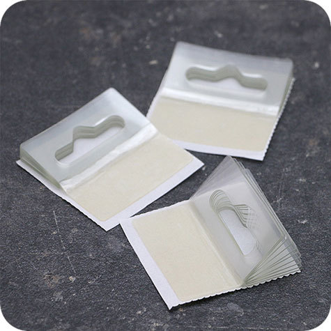 legatoria Appendini trasparenti autoadesivi per blister 50x50mm foratura standard europea. In PET trasparente flessibile da 325 micron, per oggetti fino a 400 grammi. In carnet da 10 pezzi.