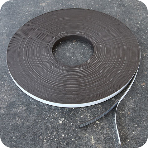 legatoria NastroMagneticoAutoadesivo, Isotropo, altezza10mm spessore: 1.5mm, autoadesivo 3M tape, magnetizzazione isotropa ad alta efficienza.