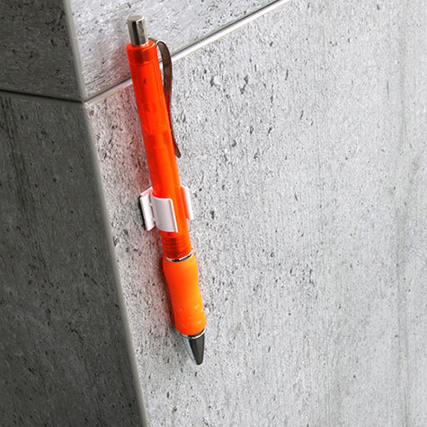 legatoria Portapenne autoadesivo in plastica, 12x15mm BIANCO, altezza 12mm.