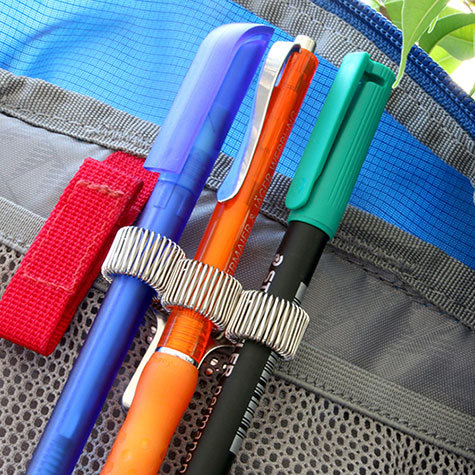 legatoria Portapenne metallo triplo clip, 38x40mm NICHELATO, misure: 38x40 mm. dotato di clip metallica flessibile da taschino..