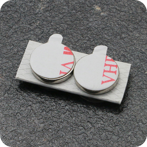 legatoria Nastro in velcro double face, 20mm BIANCO. bilaterale: un lato maschio (ad uncini), l'altro femmina (ad asole). Ideale per fasciare ed assortire cavi e altri oggetti. Sfuso a metraggio.