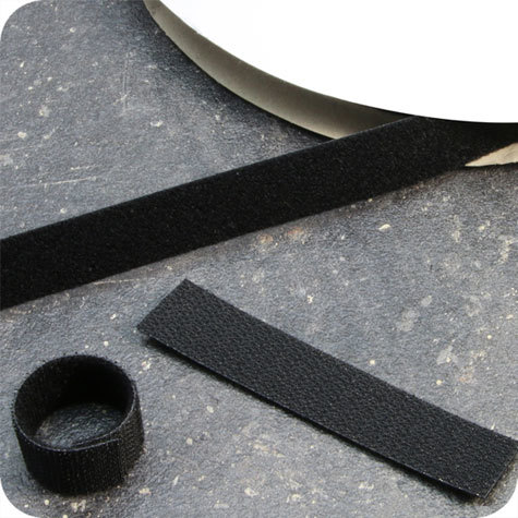legatoria Nastro in velcro double face, 25mm NERO. Bilaterale: un lato maschio (ad uncini), l'altro femmina (ad asole). Ideale per fasciare ed assortire cavi e altri oggetti. Sfuso a metraggio.
