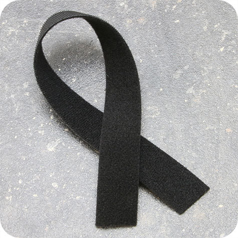 legatoria Nastro in velcro double face, 25mm NERO. Bilaterale: un lato maschio (ad uncini), l'altro femmina (ad asole). Ideale per fasciare ed assortire cavi e altri oggetti. Sfuso a metraggio.