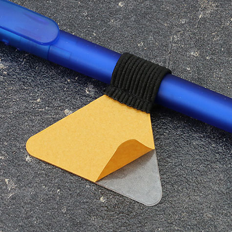 legatoria Portapenne grosse, autoadesivo elastico, NERO Per penne grosse (circonferenza 3-4cm). Dimensioni lembo adesivo: 45x30mm..