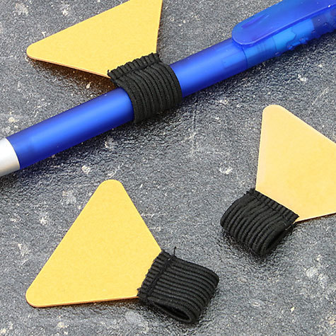 legatoria Portapenne grosse, autoadesivo elastico, NERO Per penne grosse (circonferenza 3-4cm). Dimensioni lembo adesivo: 45x30mm..