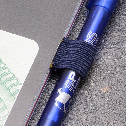 legatoria Portapenne grosse, autoadesivo elastico, BLUscuro Per penne grosse (circonferenza 3-4cm). Dimensioni lembo adesivo: 45x30mm..