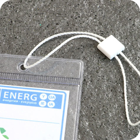 legatoria Filo sicurezza cotone DOPPIO. 235mm BIANCO, con box di fissaggio ad aggancio rapido, lunghezza aperto 23,5cm, lunghezza chiusa 11,75cm. Consentono di attaccare etichette e cartellini senza l�ausilio di pistola sparafili, sono rimovibili solo strappandoli.