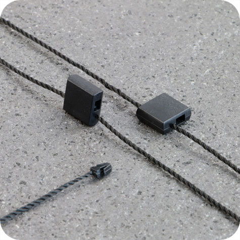 legatoria Filo sicurezza cotone DOPPIO. 235mm NERO, con box di fissaggio ad aggancio rapido, lunghezza aperto 23,5cm, lunghezza chiusa 11,75cm. Consentono di attaccare etichette e cartellini senza l�ausilio di pistola sparafili, sono rimovibili solo strappandoli.