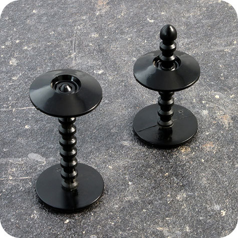 legatoria Perno rilegatore, lunghezza 45mm NERO. Con chiusura a rondella. Testa diametro 23mm. Per lunghezza, si intende la distanza INTERNA tra le due teste, che corrisponde allo spessore del volume da rilegare.