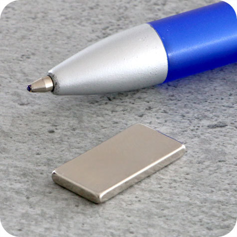 legatoria Calamita rettangolare. 20x10x2mm Calamita rettangolare in neodimio, grado magnetico N35 (forza di attrazione: 1500g).