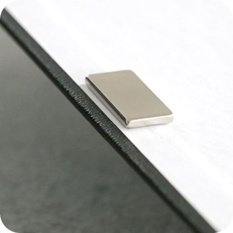 legatoria Calamita rettangolare. 20x10x2mm Calamita rettangolare in neodimio, grado magnetico N35 (forza di attrazione: 1500g).