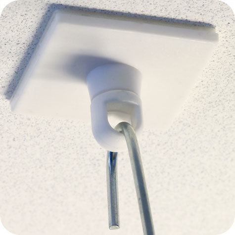 legatoria Basetta autoadesive con occhiello girevole, 30x30mm BIANCO, in plastica bianca, sezione quadrangolare. Con occhiello girevole.