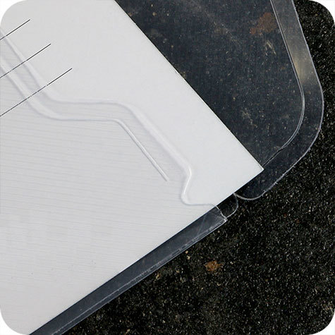 legatoria Busta con perforazione universale, A4 TRASPARENTE, in polipropilene da 180 micron, aperta sul lato lungo, formato A4 (210x297mm).Con patella di chiusura a bottone.